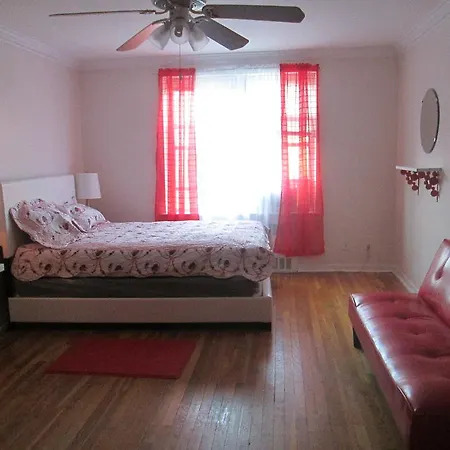 Two Bedroom In Forest Hills Apartment *