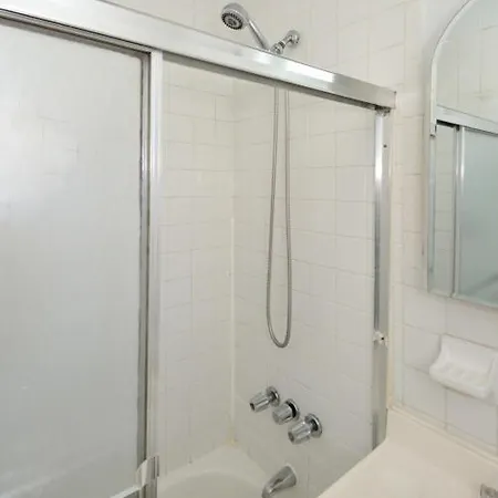 Monthly Nyc Rentals- Gorgeous Studio Unit Apartment *