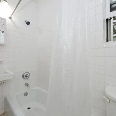 Monthly Nyc - 1 Bedroom Unit In Prime Location Apartment *