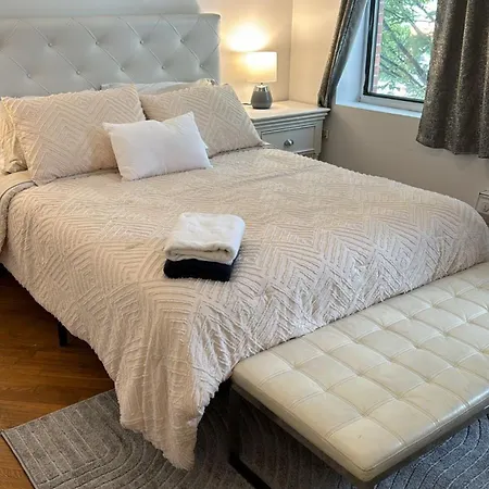 Bright 3 Bedroom In East Harlem! *