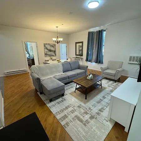 Bright 3 Bedroom In East Harlem! New York