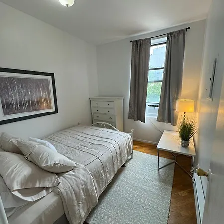 Apartment Bright 3 Bedroom In East Harlem! New York