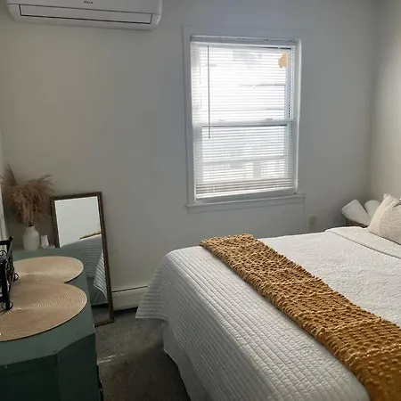 Cozy Lovely 2 Bedroom Apt, 5 Mins From Jfk *