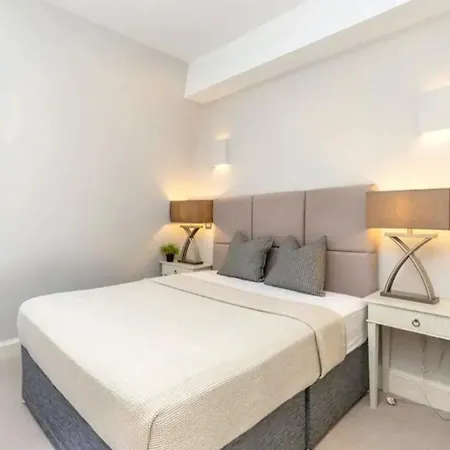 Gorgeous In Tribeca 4*
