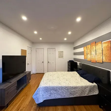 2 Large Bedrooms In Rego Park Apartment