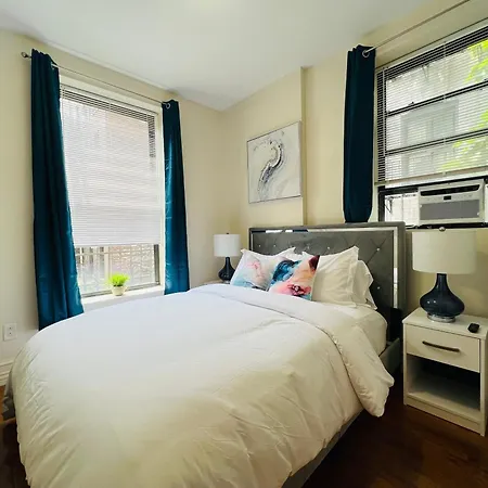 Central Park Plaza Apartment *