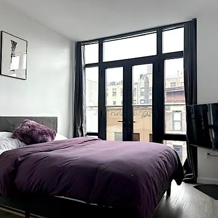 Huge Modern 2 Bedroom In Little Italy New York