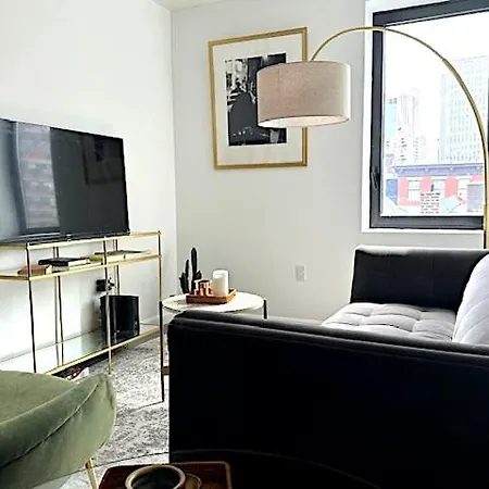 Apartment Huge Modern 2 Bedroom In Little Italy