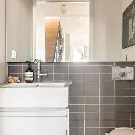 Apartment Travive Brand New Five Bedroom Penthouse