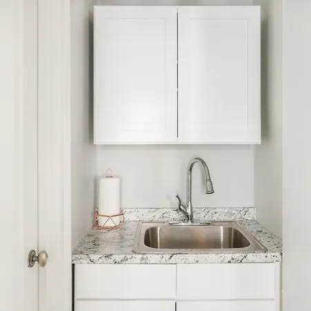 73-406 New 1br 1bth Uws Doorman Gym Apartment New York