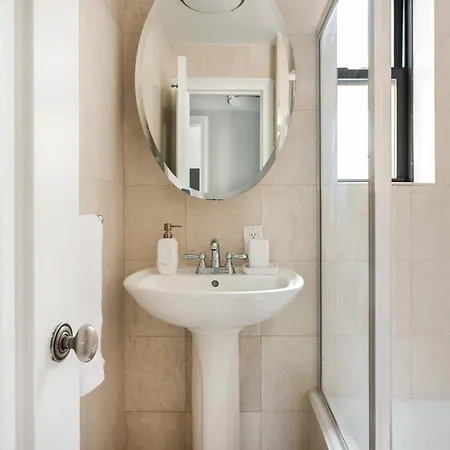 73-406 New 1br 1bth Uws Doorman Gym Apartment New York