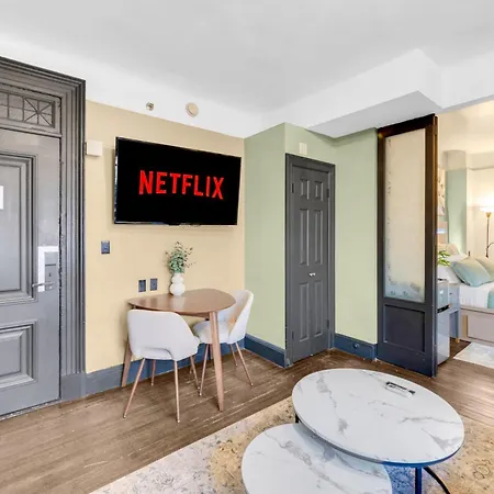 Cozy 2br W Gym Walk To Times Square