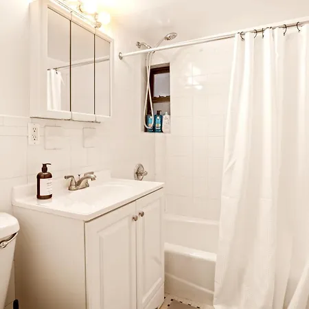 Apartment 2br 1bath Charm In The City *