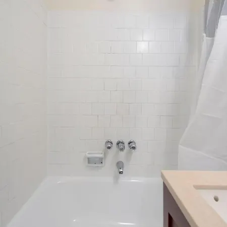 Stylish 3 Bedroom With Modern Amenities New York