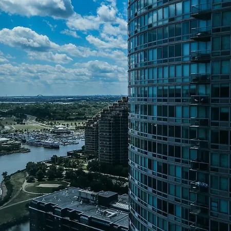 Liberty Towers - A Premier Furnished Apartment *