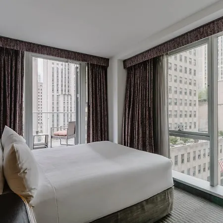 The Jewel Hotel, Hotel