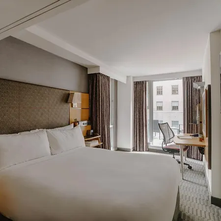 The Jewel Hotel, Hotel