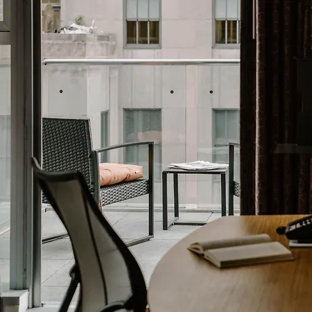 The Jewel Hotel, Hotel