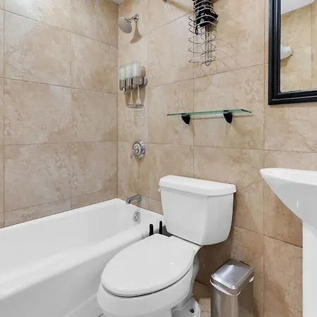 Cozy 2br With Gym And Walk To Times Square *