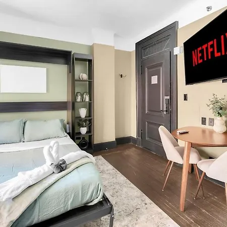 Apartment Cozy 2br With Gym And Walk To Times Square
