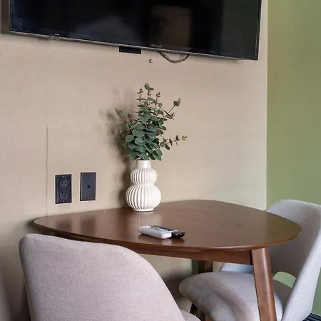 Cozy 2br With Gym And Walk To Times Square * New York