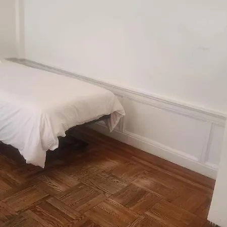 3 Bedrooms 2f New York