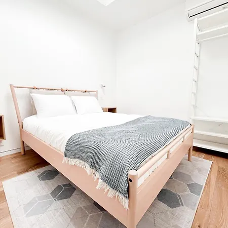 Apartment Modern, Charming, Spacious 3-bedroom Retreat In Brooklyn With Rem-casa
