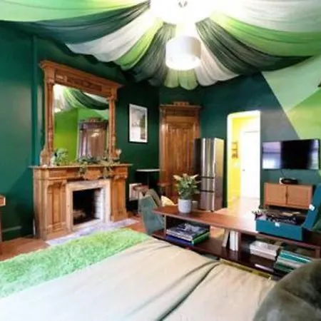 The Room: 70s Groove Themed Apartment