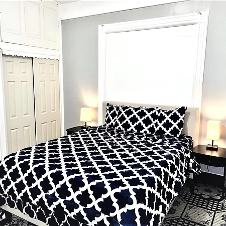 Lic, Next To Manhattan, 3 Bedroom Cozy