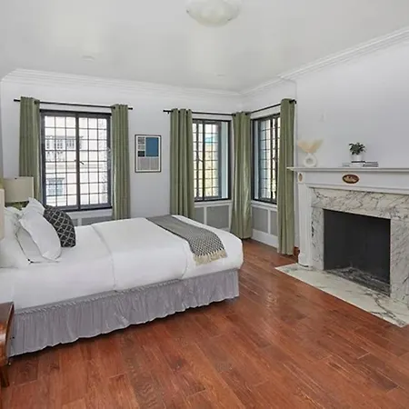 Midtown Townhouse W Skyline Rooftop