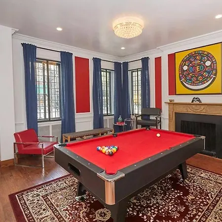 Midtown Townhouse W Skyline Rooftop Holiday home *