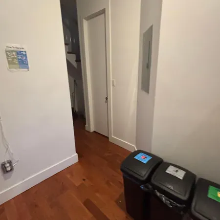Cozy Unit In Bushwick Brooklyn Apartment *