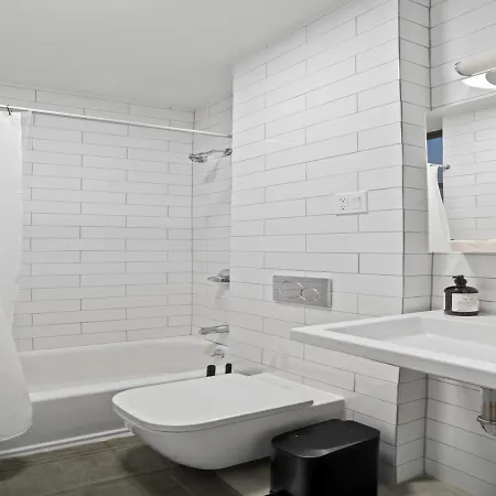 Apartment Bright 2bd At Mid West New York