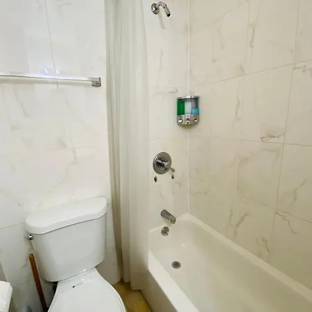 Parkchester Comfort Apartment New York