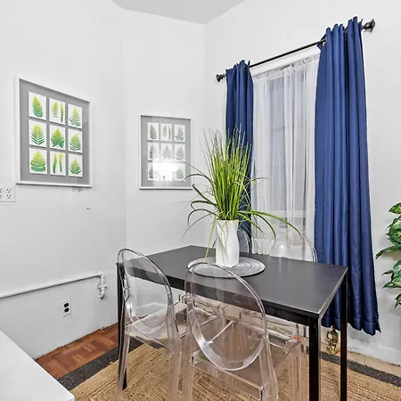 Apartment 2br Walk To Restaurants & Time Square *