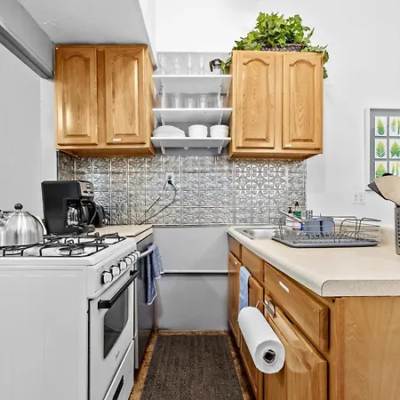 Apartment 2br Walk To Restaurants & Time Square