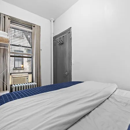 2br Walk To Restaurants & Time Square Apartment *