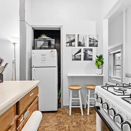 Apartment 2br Walk To Restaurants & Time Square