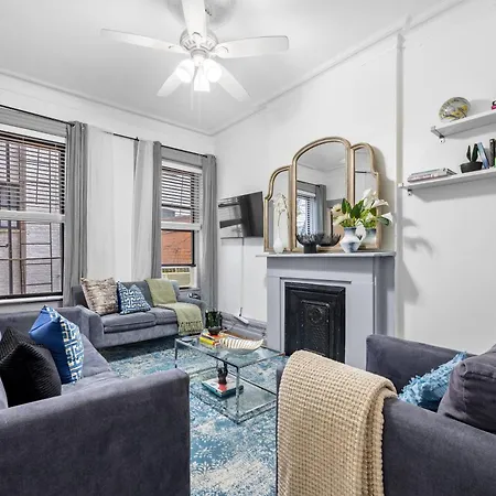 2br Walk To Restaurants & Time Square *