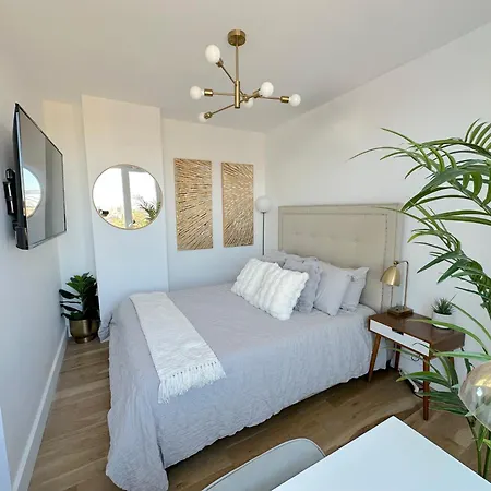 Modern One Bedroom - Large Private Terrace - Luxury Building - Williamsburg Apartment