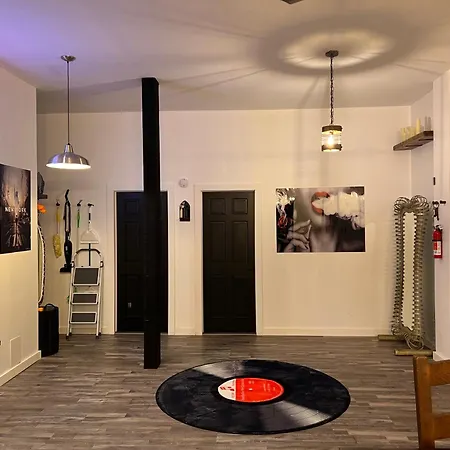 Nyc Speakeasy-bedstuy Chapel Apartment