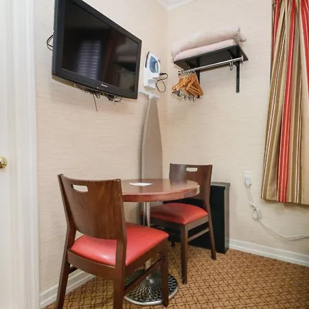 Lovely Studio In Manhatten Apartment