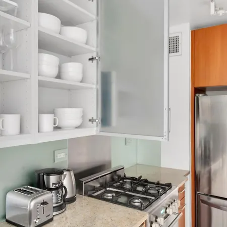 Midtown 1br W Gym Doorman Nr Grand Nyc-745 Apartment
