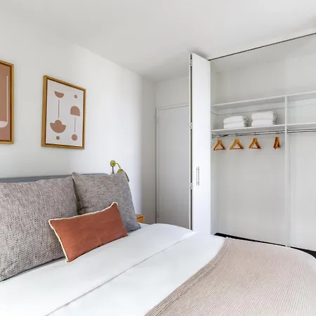 Midtown 2br W Gym Doorman Nr Park Nyc-507 Apartment