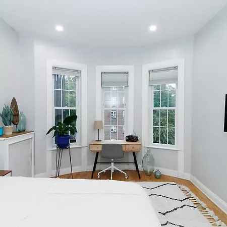 Apartment Two Br Beautiful Apt In Prime Location *