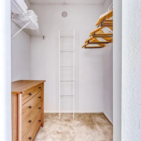 Apartment Jersey 2br W Wd Gym Elevator Nr Path Nyc-673 New York
