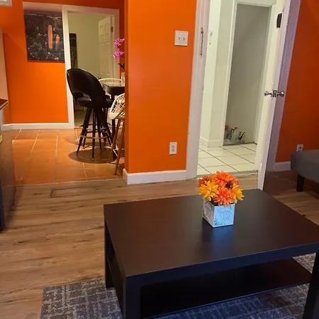 Cozy Woodside Near Manhattan Apartment *