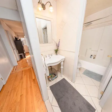 Central & Affordable Williamsburg Private Bedroom Close To Subway Homestay *