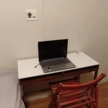Central & Affordable Williamsburg Private Bedroom Close To Subway Homestay