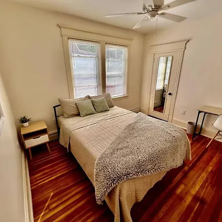 Modern - 3 Bedrooms, 2 Bathrooms New York